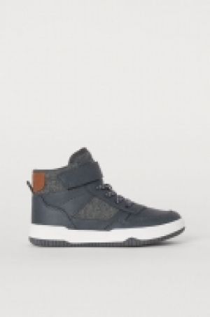  Hi-top trainers 13.00 €