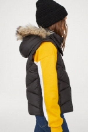 Padded gilet with a hood 18.00 €