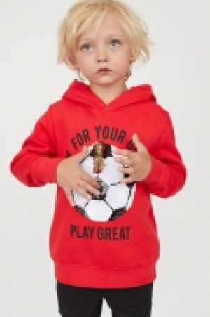  Hooded top with sequins 13.00 €