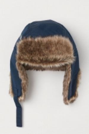  Hat with earflaps 9.00 €