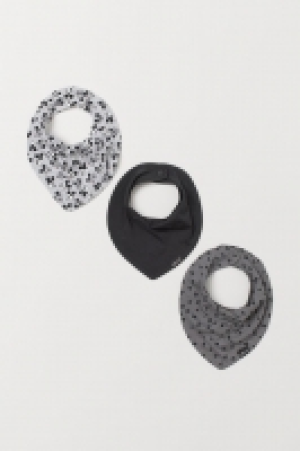  3-pack triangular scarves 5.00 €