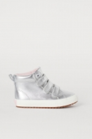  Shimmering hi-tops 13.00 €