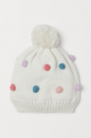  Hat with pompoms 7.00 €