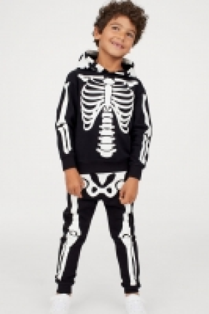 Hooded top and joggers 10.00 €