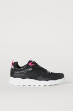  Mesh trainers 15.00 €