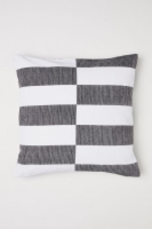  Patterned cushion cover 1.99 €