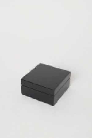 HM   Small wooden box