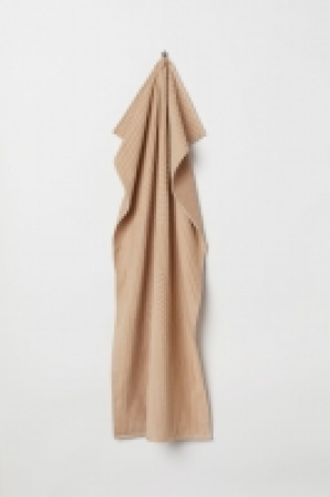  Jacquard-patterned bath towel 8.99 €