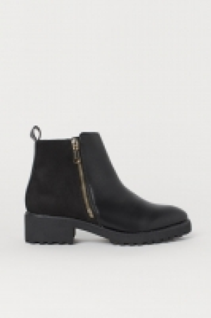  Boots 23.99 €