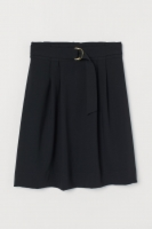  Skirt with a belt 17.99 €