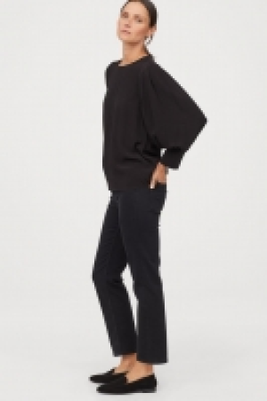  Balloon-sleeved blouse 9.99 €
