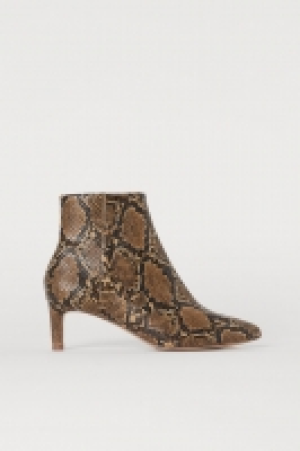 Pointed ankle boots 24.99 €