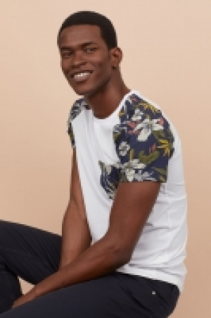  Patterned T-shirt Muscle Fit 7.00 €