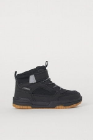  Waterproof hi-tops 19.00 €