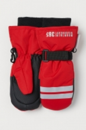  Water-repellent ski mittens 7.00 €
