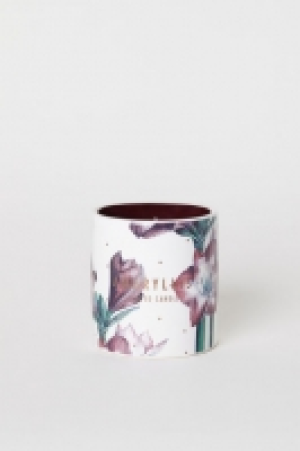  Large scented candle 6.99 €