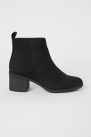 HM   Ankle boots with a zip