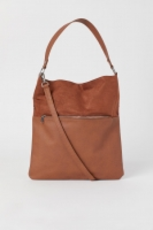 HM   Shopper with a shoulder strap