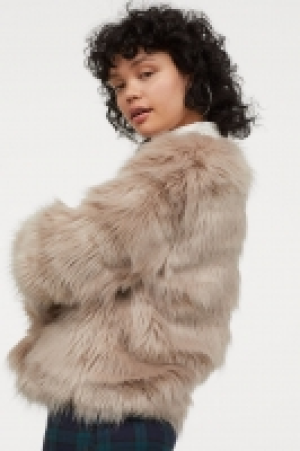  Short faux fur jacket 40.00 €