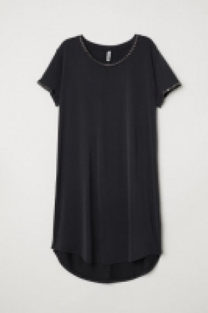  T-shirt dress with studs 18.00 €