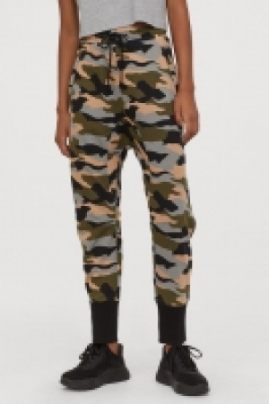  Sweatpants 15.00 €
