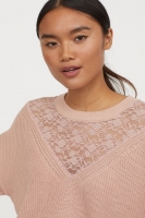 HM   Ribbed jumper with lace