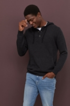  Hooded jumper with buttons 14.99 €