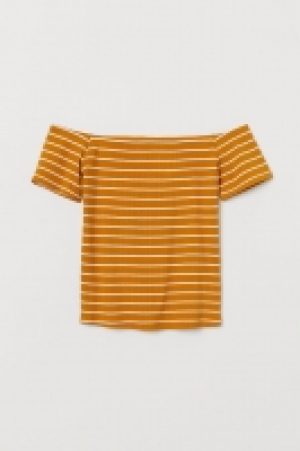  Ribbed off-the-shoulder top 5.00 €