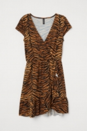  Wrap dress 6.00 €