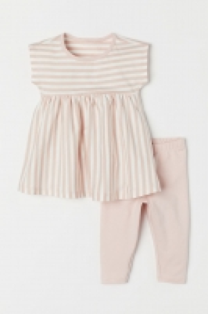  Dress and leggings 2.00 €