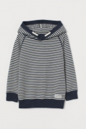  Fine-knit hooded jumper 8.00 €