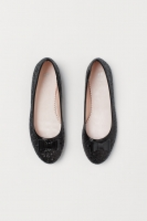  Glittery ballet pumps 10.00 €