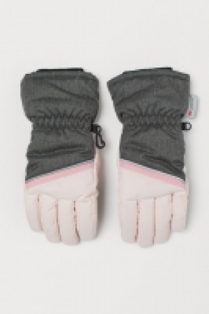  Water-repellent ski gloves 6.00 €