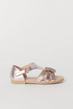  Sandals with butterflies 7.00 €