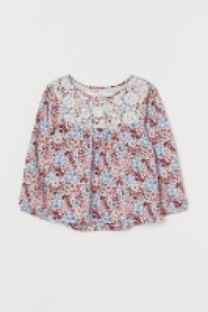  Blouse with a lace yoke 3.00 €