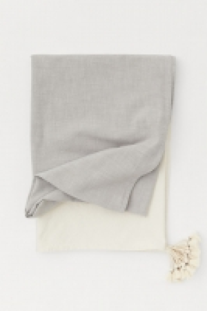  Cotton tablecloth with tassels 12.99 €