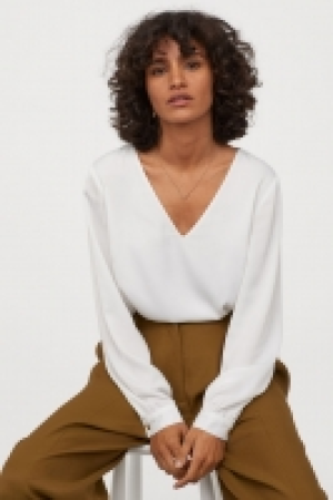  V-neck blouse 18.00 €