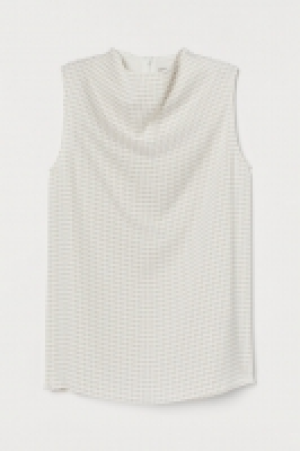  Sleeveless blouse 14.99 €