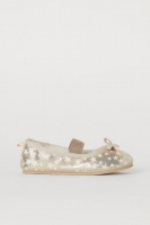 HM   Glow-in-the-dark slippers