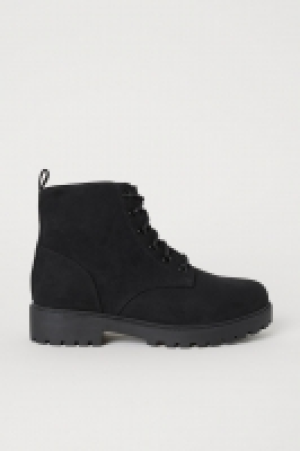  Pile-lined boots 15.00 €