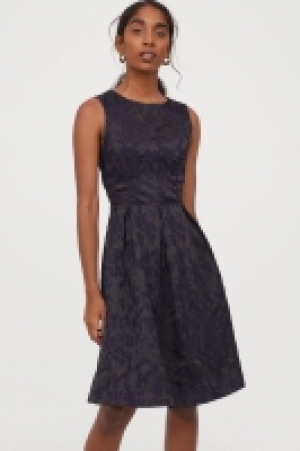  Jacquard-weave dress 25.00 €