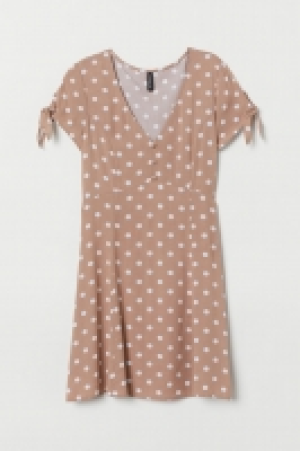  V-neck dress 10.00 €