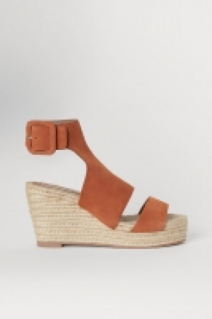  Wedge-heel sandals 29.99 €