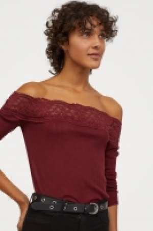  Off-the-shoulder top 9.00 €