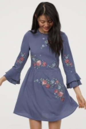  Dress with embroidery 30.00 €