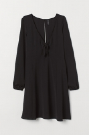  Tie-detail dress 13.00 €