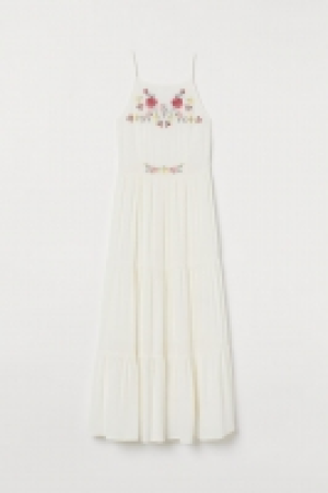  Dress with embroidery 25.00 €