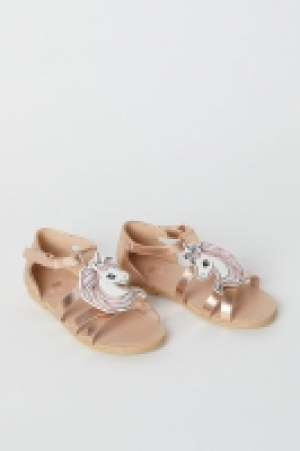  Sandals with an appliqué 10.00 €