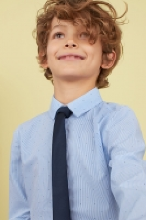  Shirt with a tie/bow tie 13.00 €