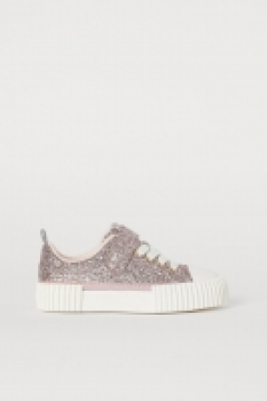  Shimmering trainers 9.00 €
